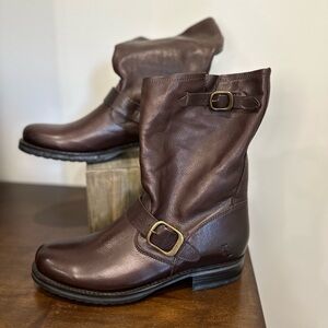 Women's Frye Veronica short boot dark brown size 9